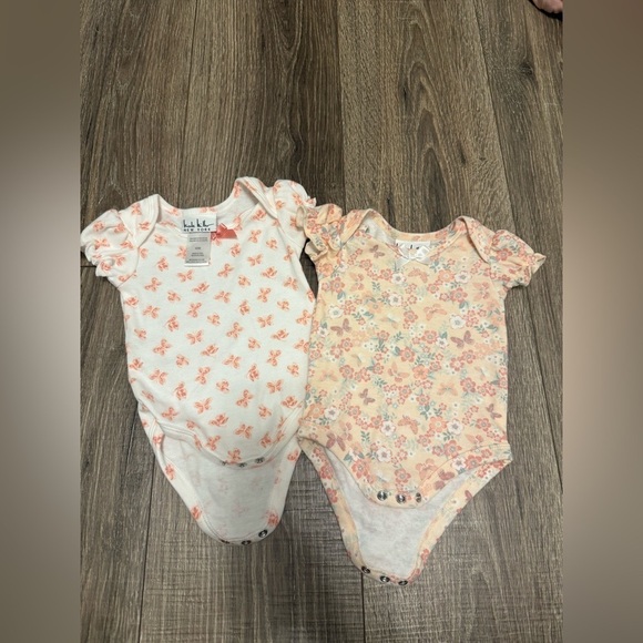Nicole Miller Other - Nicole Miller Baby Girl Body Suits Size 0-3 Months Bows Flowers